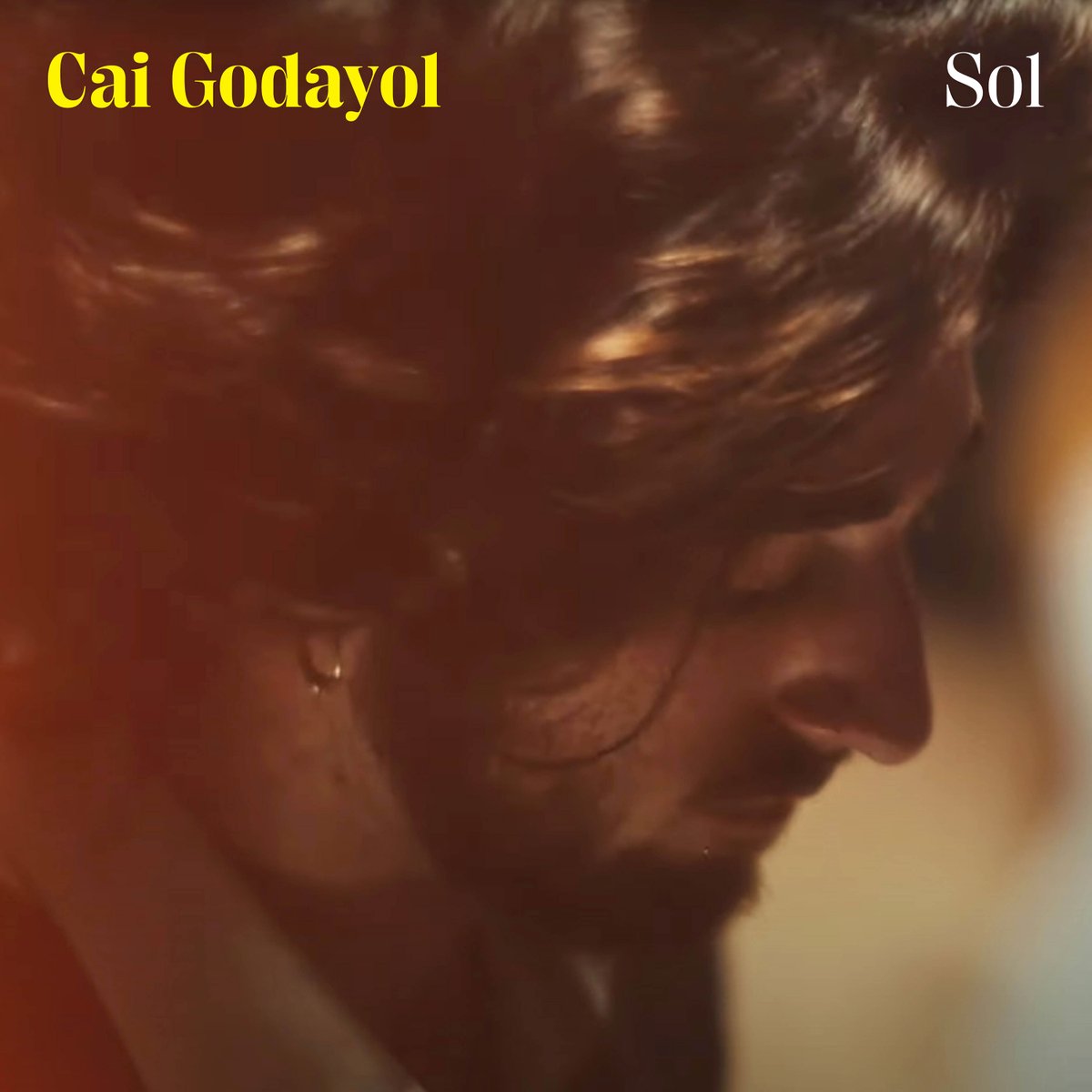 Aquest divendres @caigodayol publica "Sol", un nou EP amb cinc cançons acústiques on el piano és el protagonista. Pre-save digital aquí:  orcd.co/cai_sol_pre