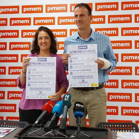 L'IBDONA i PIMEM presenten en roda de premsa la iniciativa "Les Pimes, amb Elles i per Elles" per promoure la incorporació al món laboral de les dones víctimes de violència masclista

Nota de premsa: tn.caib.es/Amb_Elles_Per_…

<a href="/GOIB_Social/">Conselleria de Famílies, Benestar i Dependència</a> 
<a href="/pimemdigital/">Pimem</a>