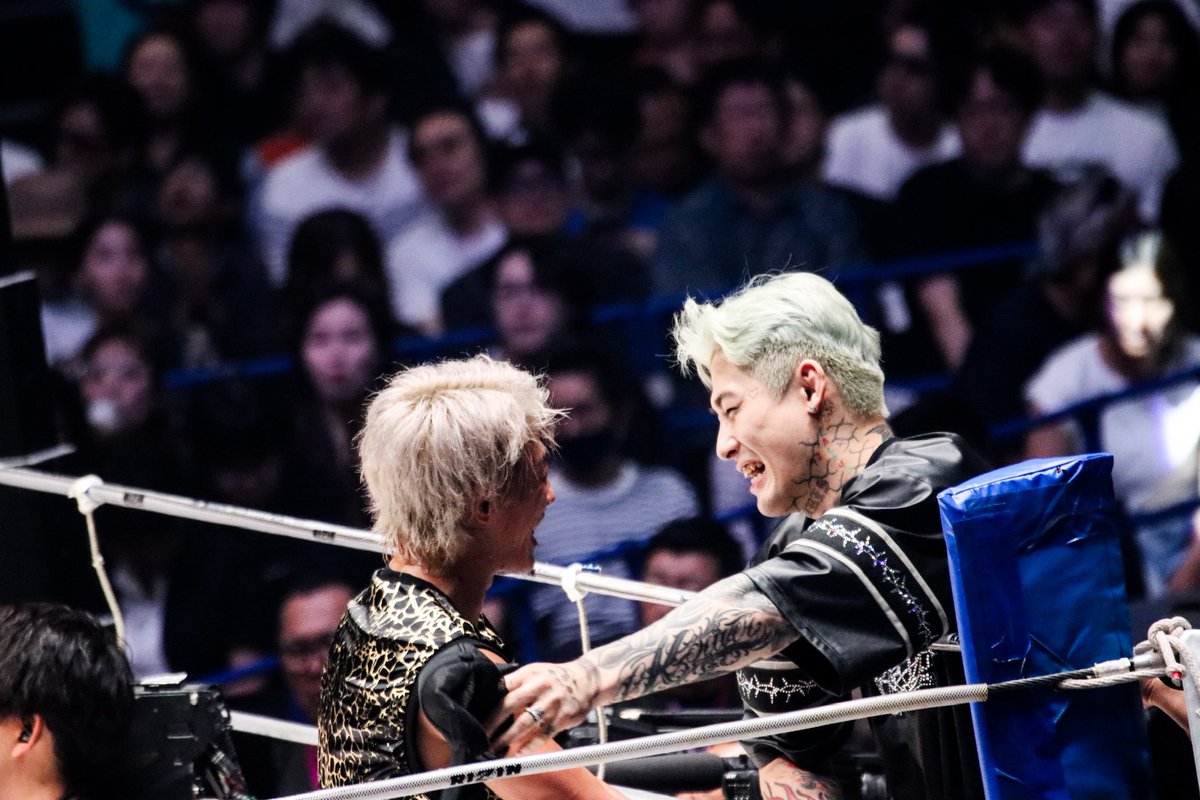 MaedaMasaraa's tweet photo. こういう瞬間が見れるから現地っていいよね🥺

#RIZIN51
#冨澤大智 選手
#平本蓮 選手 https://t.co/n2nxUzjTIN