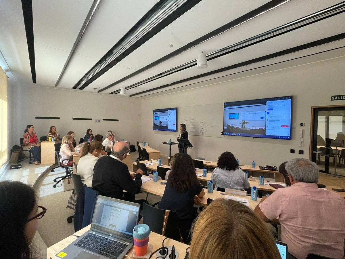 LauraColonMd's tweet photo. El viernes tuve el honor de asistir a la clausura de la II edición del Programa de Innovación en Oncología de Mama. Un orgullo colaborar desde @AstraZenecaES con #Headspring para formar a los futuros referentes y líderes del cambio en cáncer de mama. https://t.co/b3Wk13HQq9