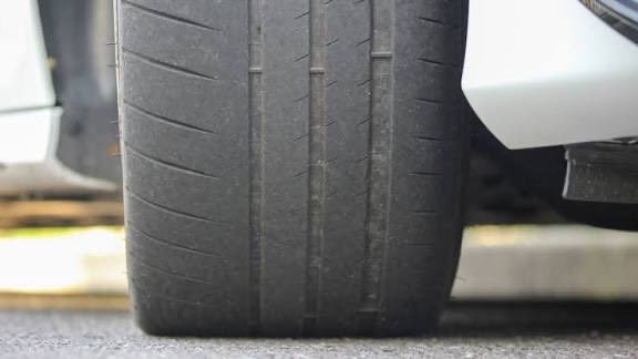 raphzuka's tweet photo. When your Tyre wears to this level, then driving around on such Tyre poses a safety risk.

#TyreSafety 
#raphzuka💚 https://t.co/A5NgttqXLX