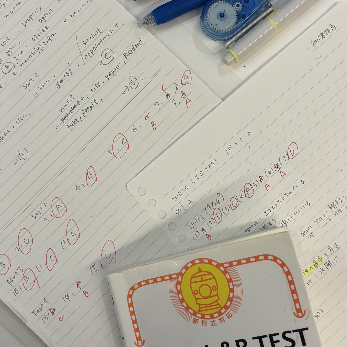 kansosan's tweet photo. ✦極1000
✦TOEIC L&amp;Rテスト初心者特急　part1・2
✦ TOEIC L&amp;Rテスト1冊目の教科書

ディズニーに週末行ってたので久しぶりにまとまった勉強時間が取れました！
授業でもTOEICを扱ったのですが、リスニング前期よりも丸増えて嬉しい🥹
まだまだだけどリスニングで得点稼げるようになりたいなあ https://t.co/cXrOsqnYsu