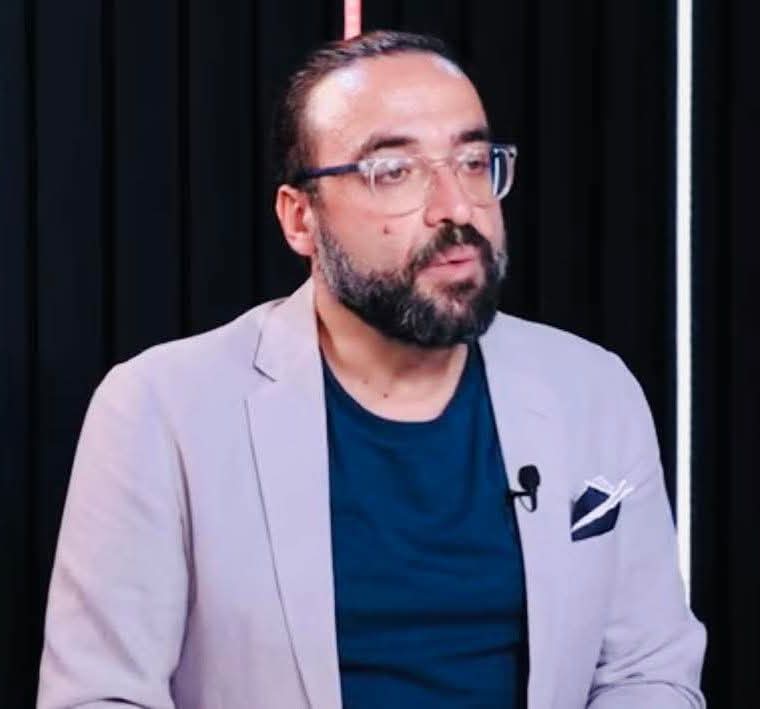 قال الأجدب لإمّوو
تسمحيلي كون أجدب
ماما