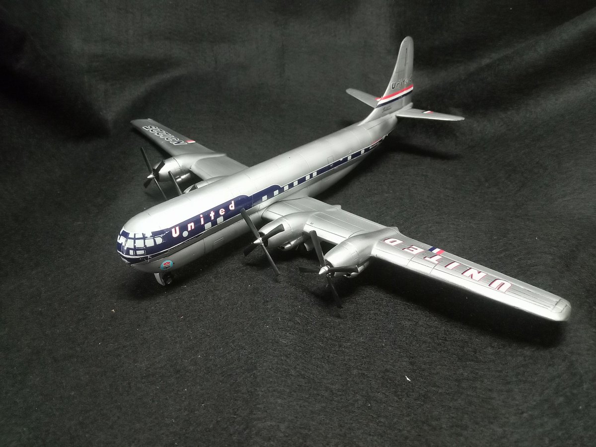 ndnm0d's tweet photo. ミニクラフト　1/144 B-377　ユナイテッド航空　完成です。
Ｂ-29がベースになった旅客機ですね。プロペラ旅客機としては最後発の中の一つみたいです。
デカール大分ミスりましたが見た目のインパクトが素敵です。合いは良くはないです。 https://t.co/xG7nBaLjWW