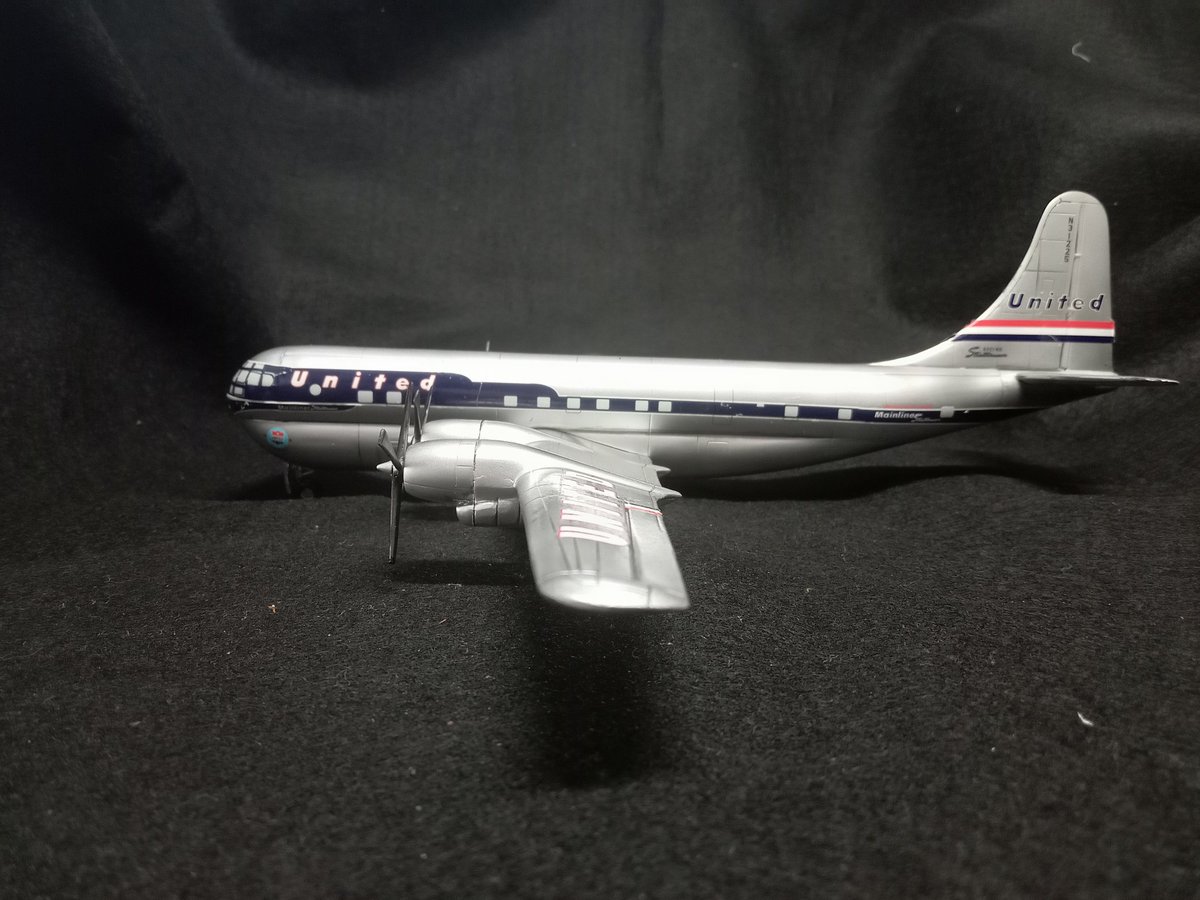 ndnm0d's tweet photo. ミニクラフト　1/144 B-377　ユナイテッド航空　完成です。
Ｂ-29がベースになった旅客機ですね。プロペラ旅客機としては最後発の中の一つみたいです。
デカール大分ミスりましたが見た目のインパクトが素敵です。合いは良くはないです。 https://t.co/xG7nBaLjWW