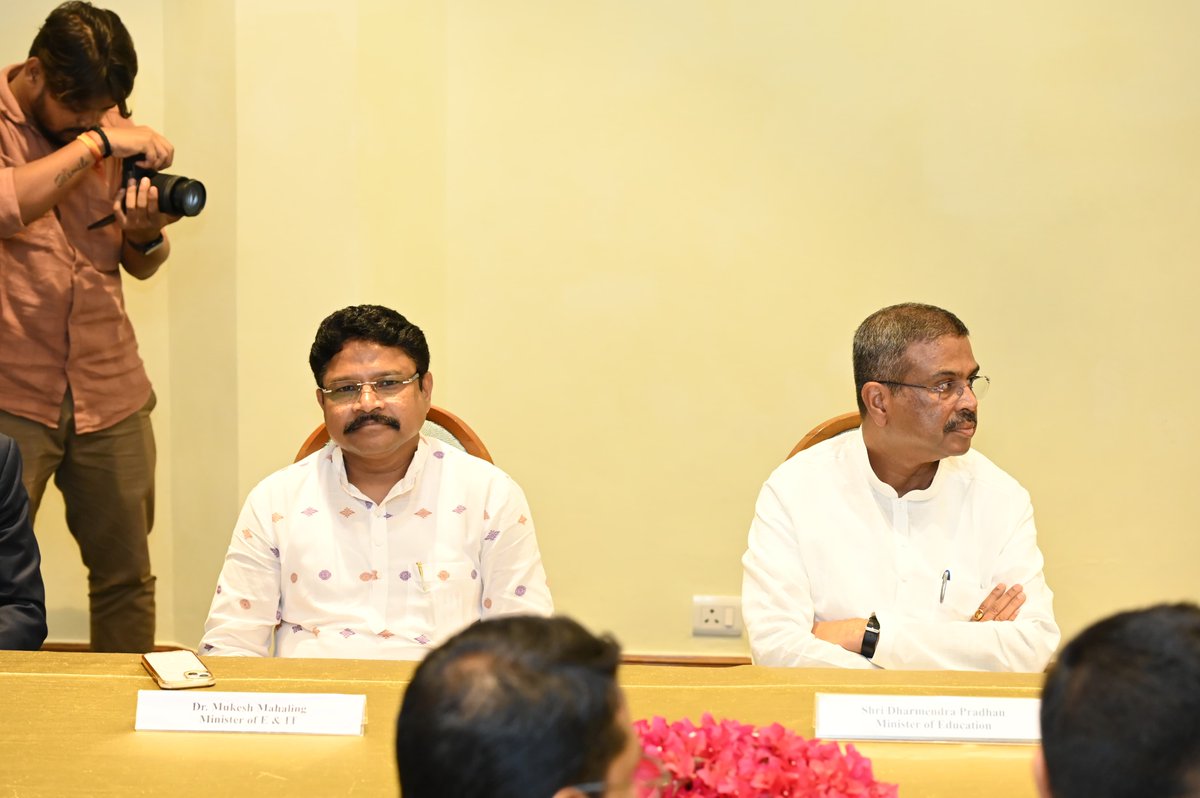 UseMultiplier's tweet image. Our CEO &amp;amp; Co-founder, Sagar Khatri met with Union Minister for Education, Shri Dharmendra Pradhan, at the GFTN Summit and committed to supporting the Integrated Global Financial Technology Capability Hub. 

#globalhiring #futureofwork