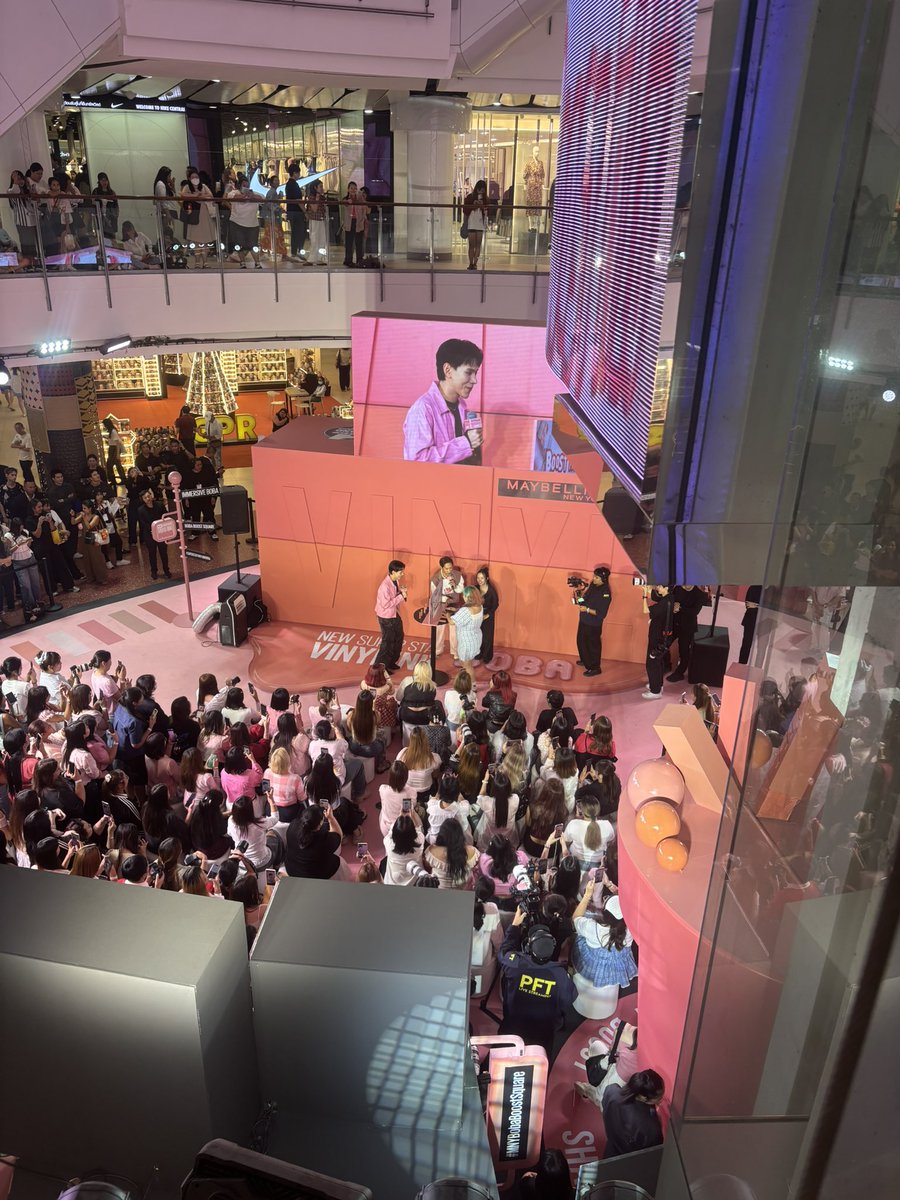 也不知道是谁 看着好像又挺牛逼的 
有认识的吗？