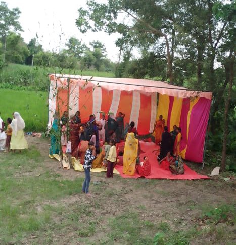 swati_gs's tweet photo. This is a picture I have received from an all-Hindu village where an illegal conversion racket is setting up shop  

Tent put up, villagers called through door-to-door invitation that special prayers would be carried put to heal the sick, and special water with miraculous properties will be distributed 

When some villagers tried to stop this, they were told - “we have paid the local thana and they gave us permission” 

@RashtraJyoti has urgently taken it up. It’s in a village in West Champaran, Bihar 

Their usual modus operandi:
- they will soon lure some attendees with money to convert 
- those converts will bring more converts 
- conversion racket will buy land and build a permanent religious structure
