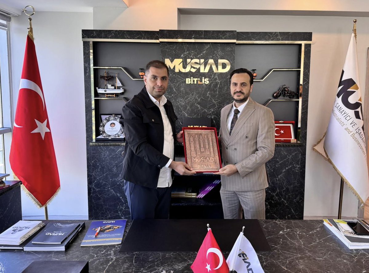 MÜSİAD Metal &amp; Maden Sektör Kurulu Başkanımız <a href="/CanMuh/">Muhittin Can</a> , SK Bşk. Yrd. Emrullah Yedikardeş ve İTÜ Maden Fak. Dekanı Prof. Dr. Mustafa Kumral Beyefendilere Panel Hediyelerini MÜSİAD Ofisimizde hediye takdimlerini gerçekleştirdik. 

<a href="/MUSIAD/">MÜSİAD</a> 
<a href="/itu1773/">İTÜ - İstanbul Teknik Üniversitesi</a>