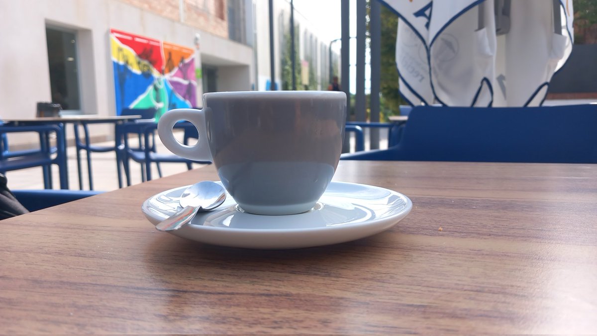 Acabo de inventar la raza para zurdos..
Gracias !!