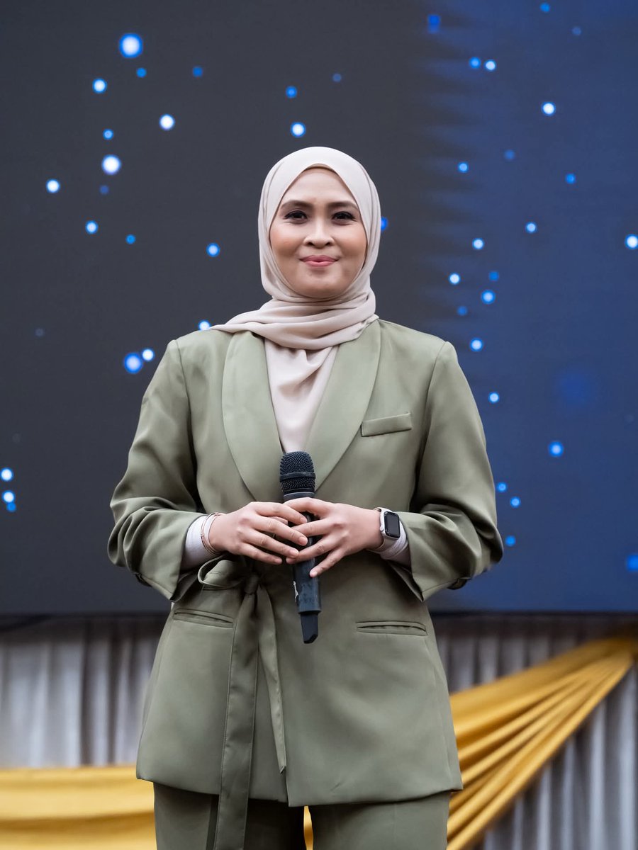 myrnanewss's tweet image. #RNANEWS #RNASELEBSTYLE 🌹 by #SitiNordiana