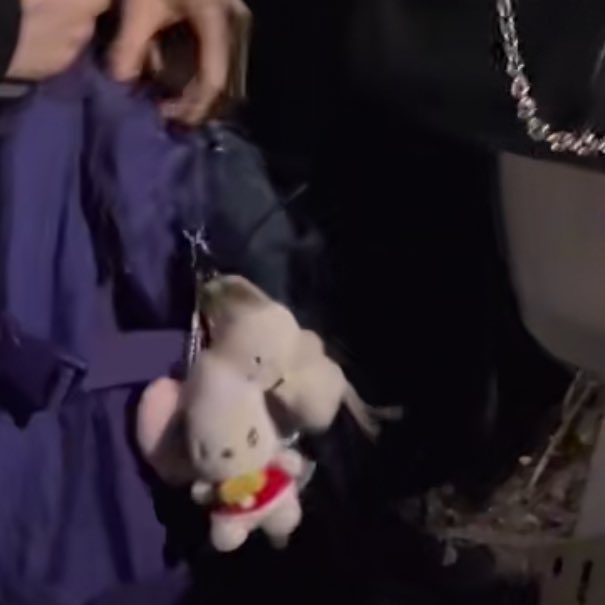 itboyxin's tweet photo. MAKNAEZ MATCHING KEYRING BAG??? https://t.co/GxYwAVwIFQ