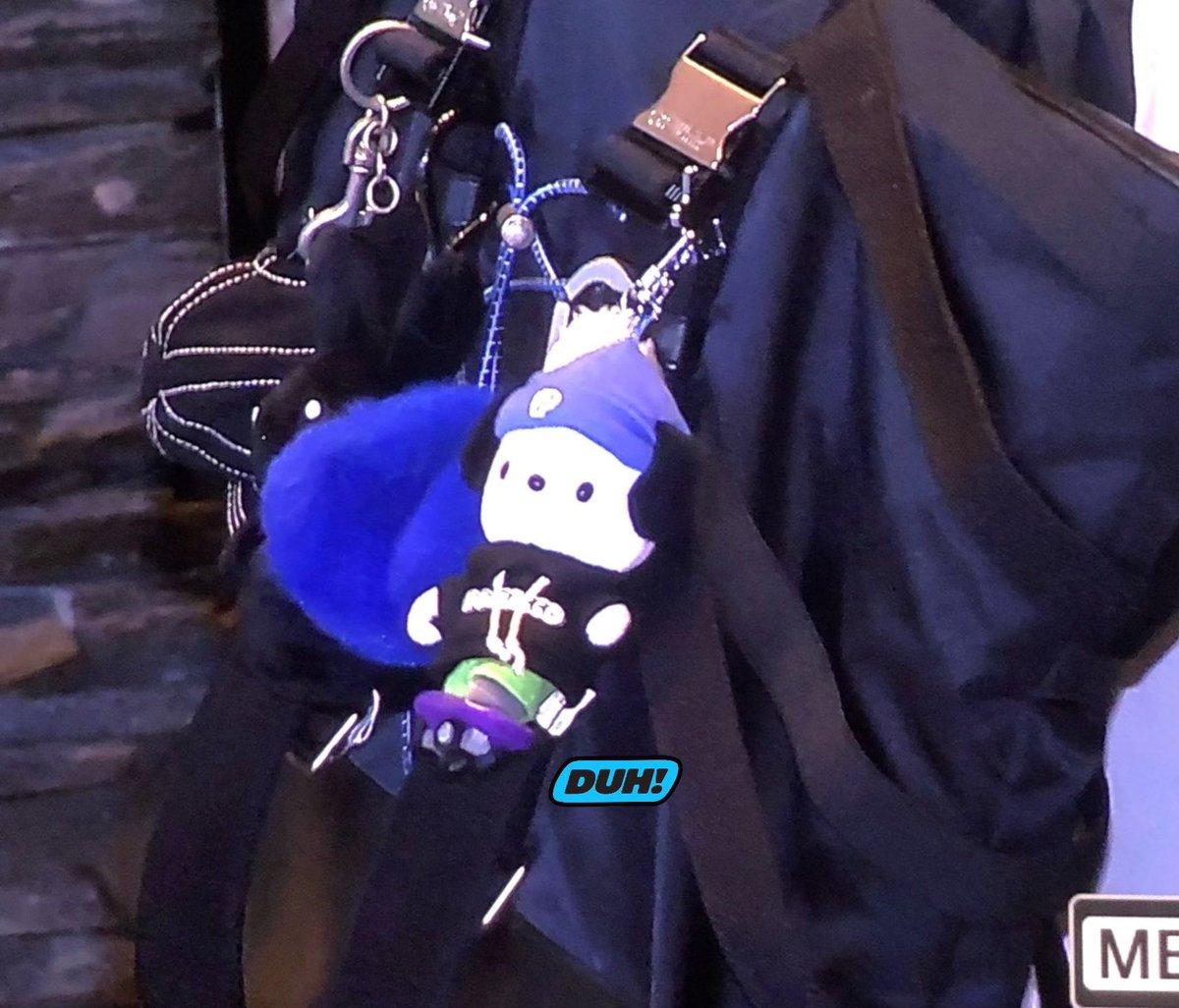 itboyxin's tweet photo. MAKNAEZ MATCHING KEYRING BAG??? https://t.co/GxYwAVwIFQ