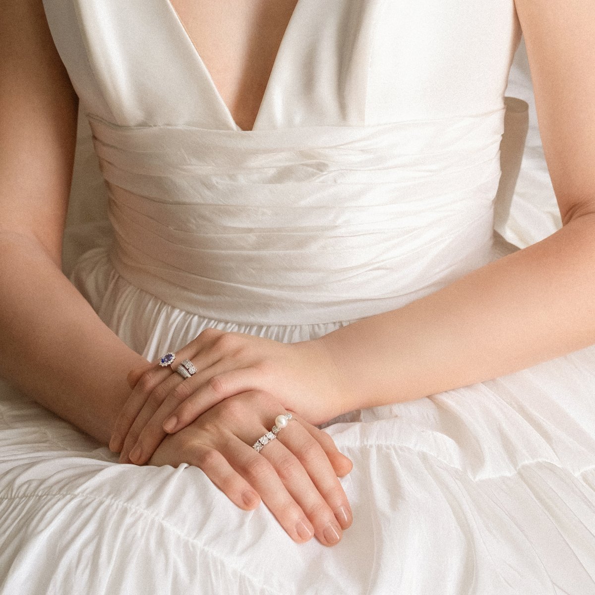 lilalojewels's tweet image. Δαχτυλίδια από χρυσό 18Κ, μαργαριτάρια, διαμάντια και τανζανίτη! Χαρίζουν στο νυφικό look την απόλυτη αίσθηση ρομαντισμού και θηλυκότητας.
lilalo.com/bridal-and-eng…
#lilalo #lilalojewels #FineJewelry