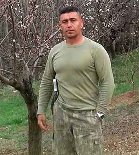 P.Uzm.Çvş.Yahya Acar

Gecenin bir saatinde eşiğe varan, Karanlığı yaran bendim... 

Ruhun şâd olsun güzel adam