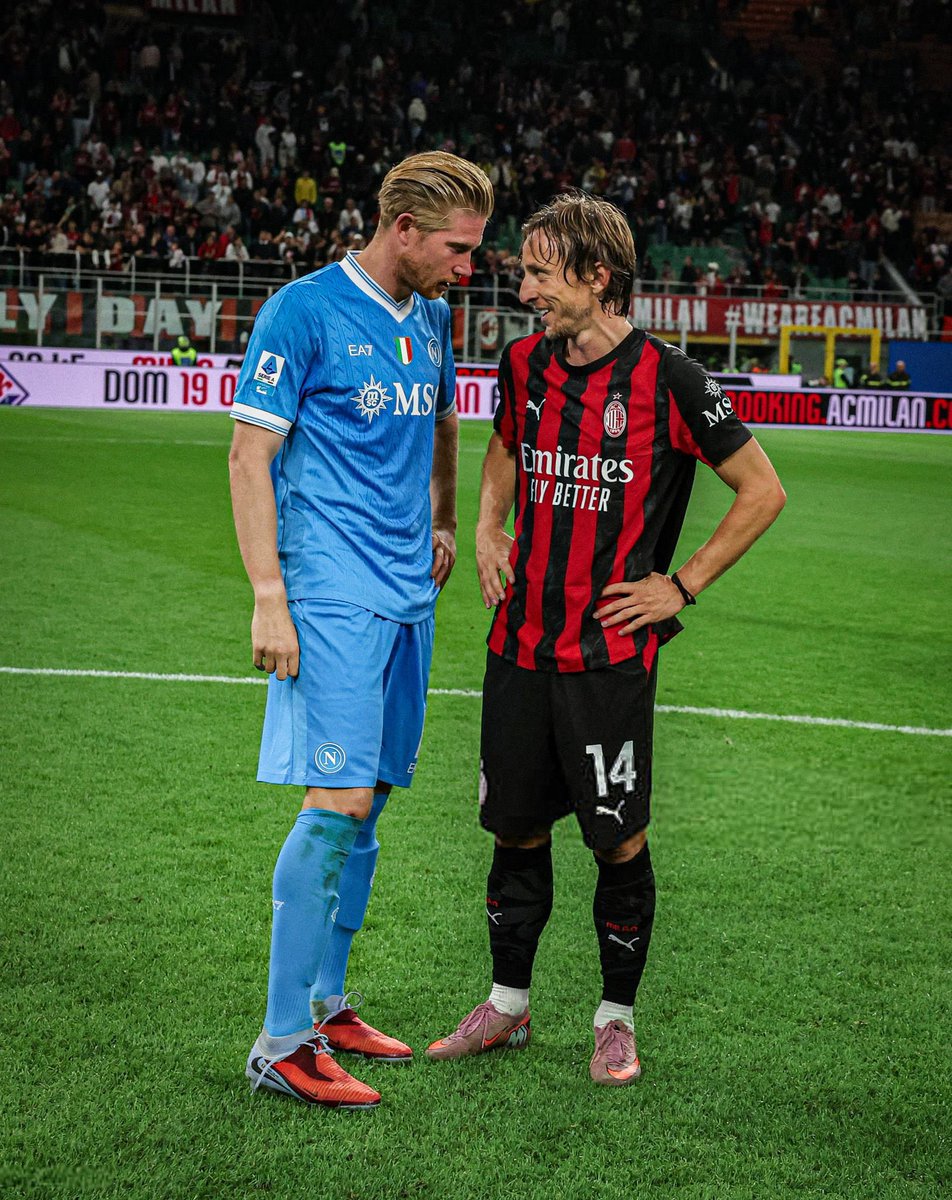 Alfredo De Vuono (@alfredodevuono) on Twitter photo Attimi che rimangono.
#Modric #DeBruyne #MilanNapoli Attimi che rimangono.
#Modric #DeBruyne #MilanNapoli