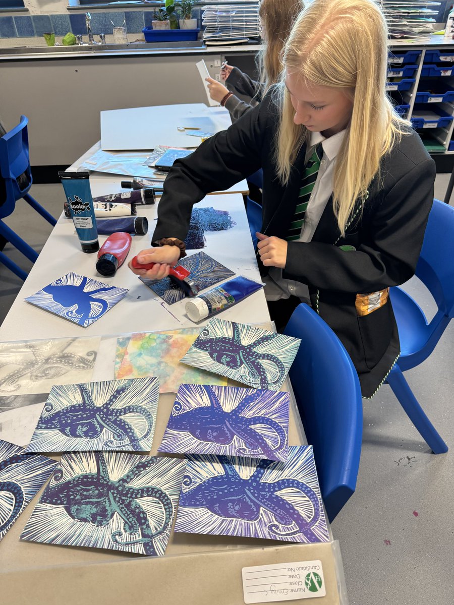 HoeValleySchool's tweet image. Our Year 10s have been refining their Lino Printing skills this morning, focusing on sea life and organic shapes🐙

#LinoPrinting #Art #Year10