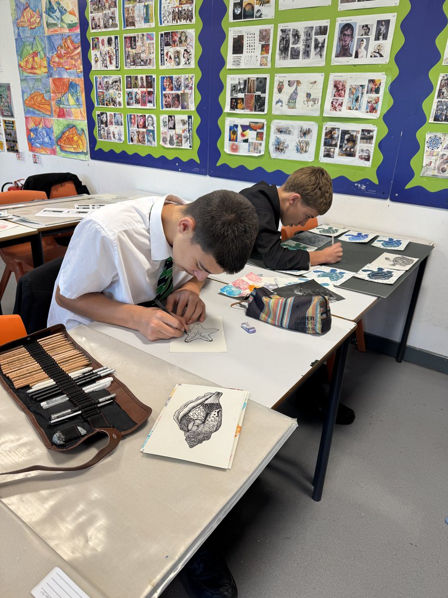 HoeValleySchool's tweet image. Our Year 10s have been refining their Lino Printing skills this morning, focusing on sea life and organic shapes🐙

#LinoPrinting #Art #Year10