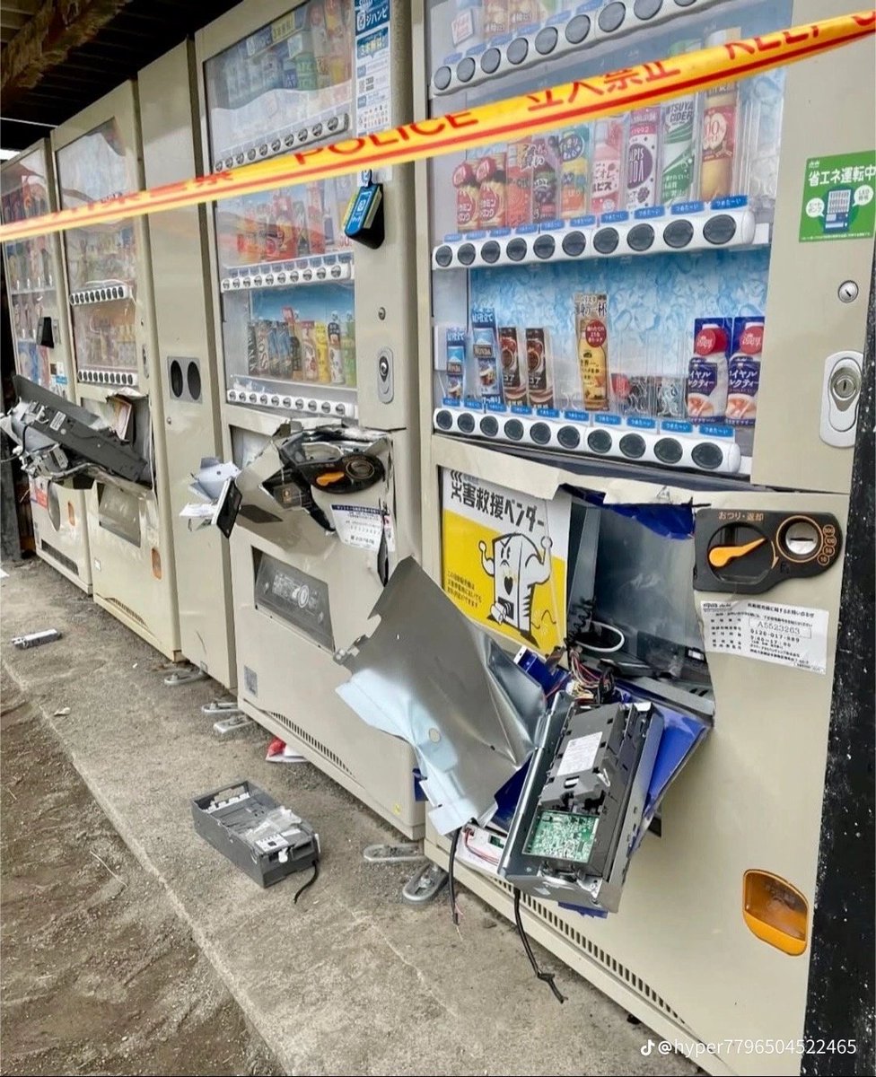 pirooooon3's tweet photo. こんなに酷い壊し方をしたのは誰だ？
本当に腹が立つ
誰だと思います？
『                』 https://t.co/QoPvSwylwH