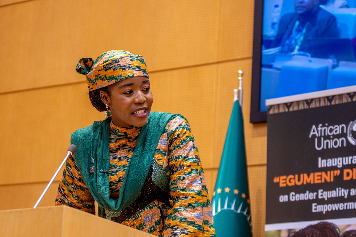 Ruthaine's tweet image. The newly appointed @unitednations Global Peace Advocate : 

@Alhan_islam reciting 'Egumeni'

#EgumeniDialogue #GEWE