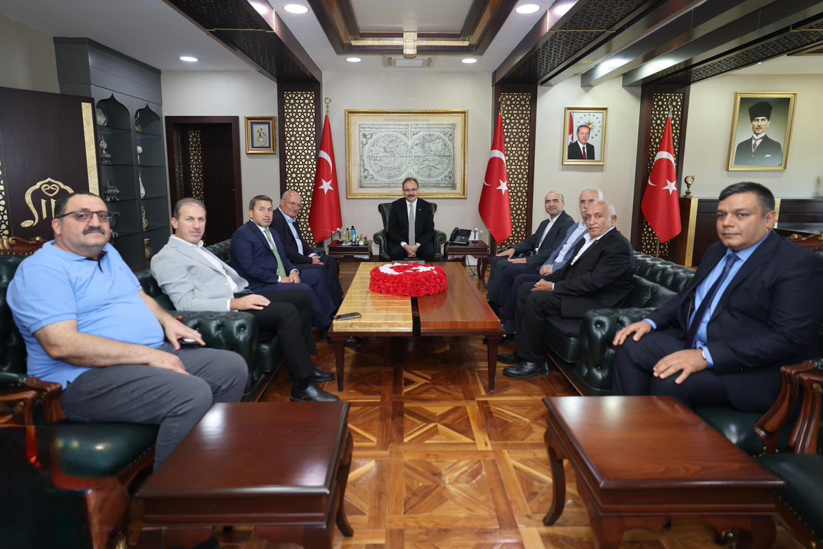 SiirtTSO's tweet photo. Yönetim Kurulu Başkanımız Sn. @guvenkuzu56; KOSGEB Başkanı Sn. Ahmet Serdar İbrahimcioğlu, Ankara Ticaret Odası Yönetim Kurulu Başkanı Sn. @GurselBaran, Ankara Ticaret Odası Yönetim Kurulu Başkan Yardımcısı Sn. @temelaktay ile birlikte Siirt Valimiz Sn. @Dr_KemalKzlkaya’yı makamında ziyaret etti.