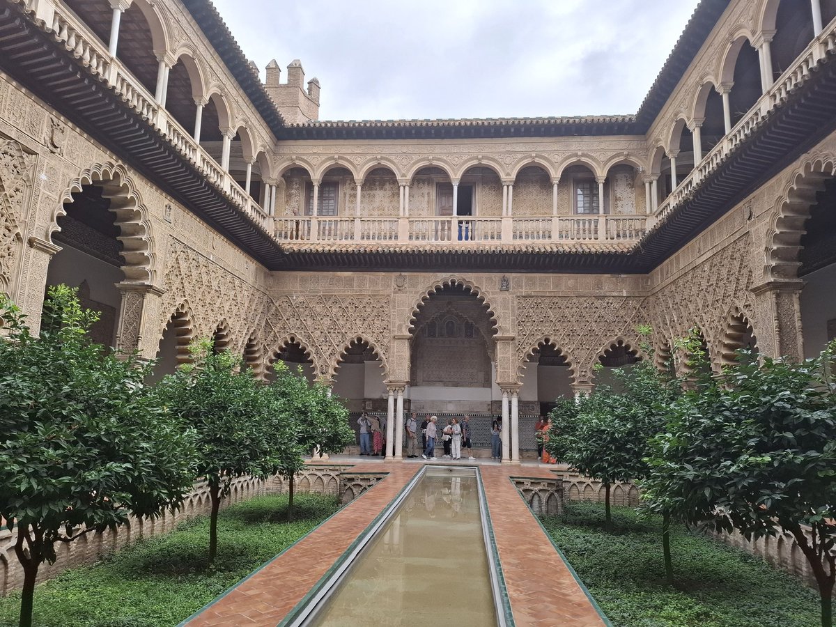 javier_mrquez's tweet photo. Trabajar hoy en el #RealAlcázar de #Sevilla es un lujo https://t.co/SoKwPiDF7q