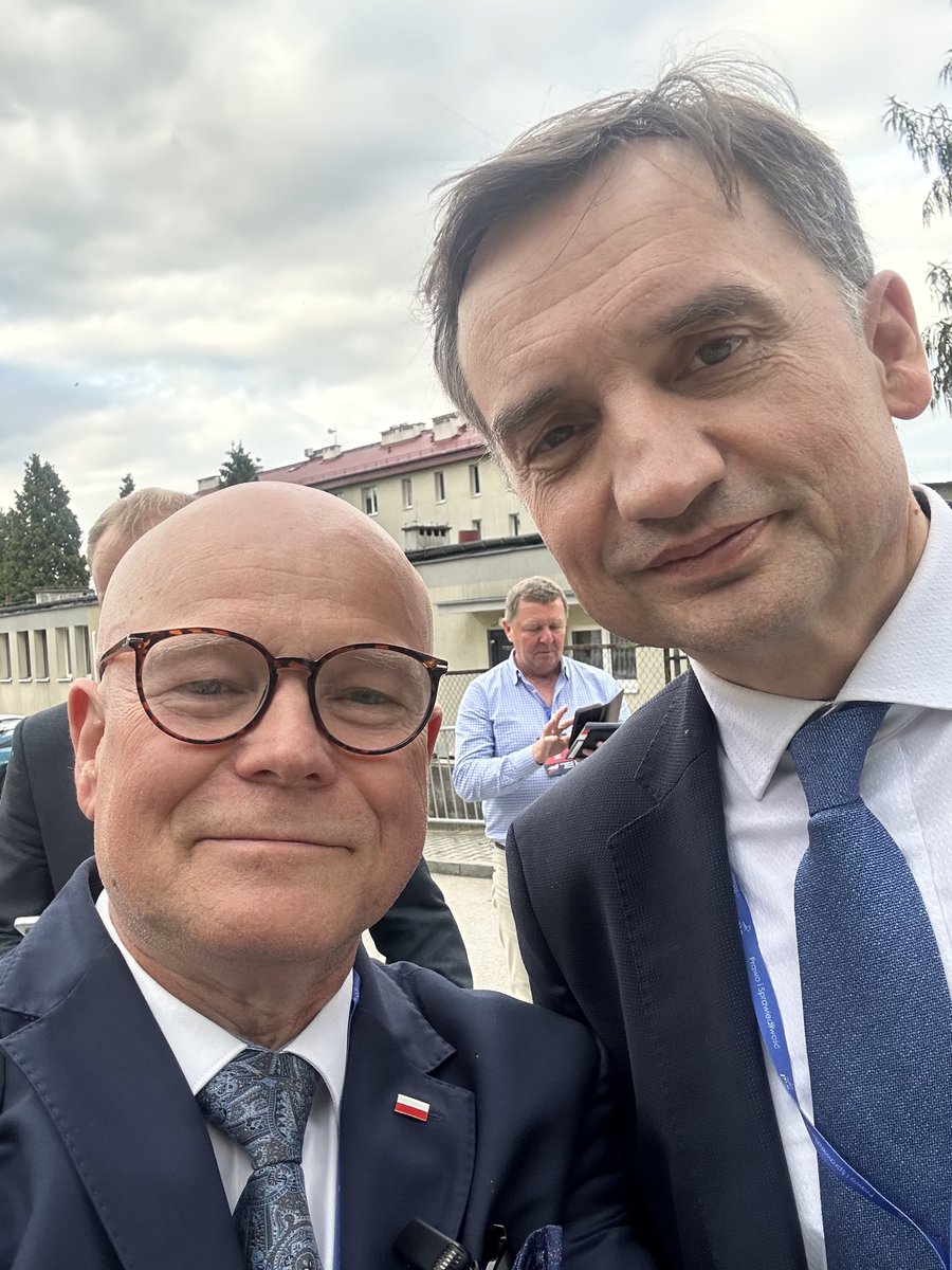 Bogdan Kowalski (@bogdankowalski_) on Twitter photo Murem za Panem ministrem <a href="/ZiobroPL/">Zbigniew Ziobro | SP</a> 👍💪🇵🇱 <a href="/pisorgpl/">Prawo i Sprawiedliwość</a> Murem za Panem ministrem <a href="/ZiobroPL/">Zbigniew Ziobro | SP</a> 👍💪🇵🇱 <a href="/pisorgpl/">Prawo i Sprawiedliwość</a>