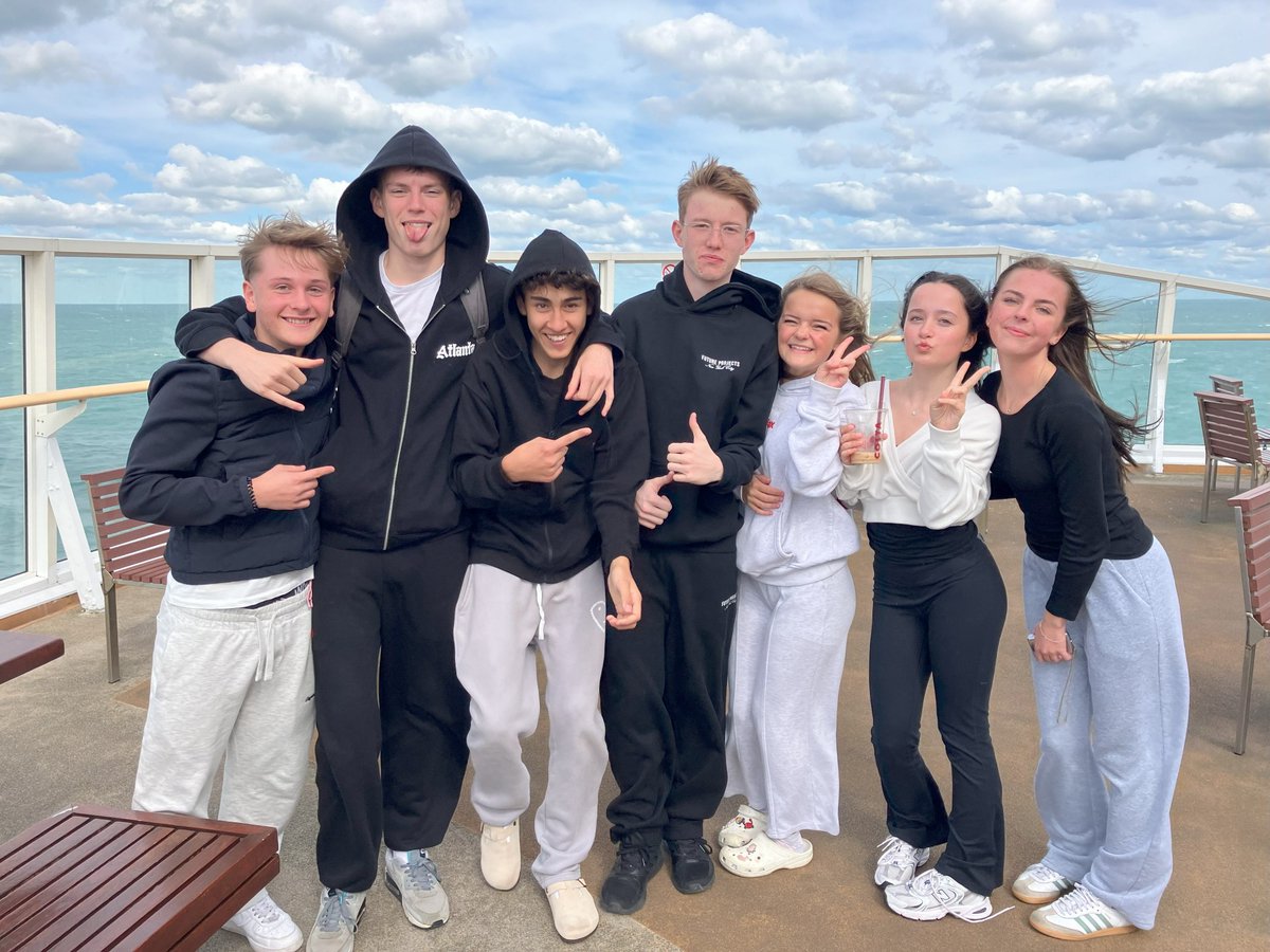 🇧🇪Last week, Year 11 students travelled to Belgium to visit key WW1 sites including Tyne Cot, Thiepval, Vimy Ridge, and the Menin Gate. The trip was both moving and memorable, giving students a powerful insight into the history they study.🌟