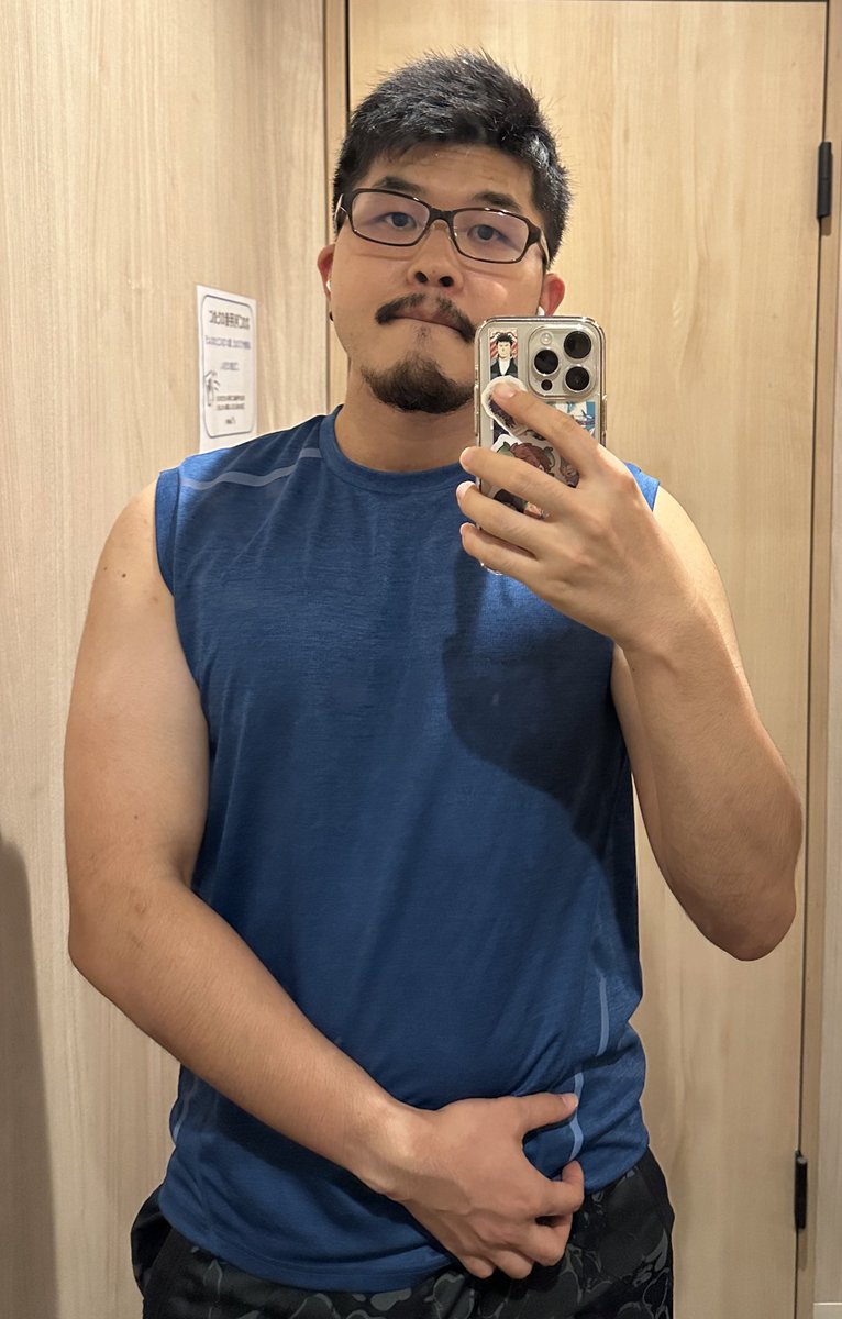 おジムに来ました💪
手首が白いのは腕時計跡です。
足やり来たのに短パンじゃないのできちゃったから腕やります
帰ってゲームしたい🎮