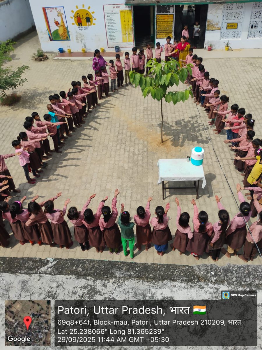 मिशन शक्ति के अंतर्गत जनपद के विद्यालयों में मध्याह्न भोजन के पश्चात शत प्रतिशत बालिकाओं तथा बालकों को आयरन की गोली का सेवन कराया गया तथा पौष्टिक भोजन के महत्व के बारे में जागरूक किया गया।#मिशन_शक्ति_अभियान_5 <a href="/ChitrakootDm/">DM Chitrakoot</a> <a href="/CMOfficeUP/">CM Office, GoUP</a> <a href="/UpRuralDev/">U.P. Rural Development Dep</a>