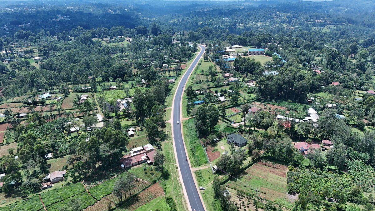 memoikosgey's tweet image. The Government is transforming connectivity with the upgrade of the 30km Chavakali–Chepsonoi Road, enhancing trade, agriculture, and access to services across Western Kenya and the Rift Valley.
#DrivingDevelopment #BetterRoadsBetterLives #InfrastructureForGrowth #GoKDelivers