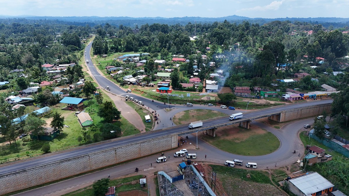 memoikosgey's tweet image. The Government is transforming connectivity with the upgrade of the 30km Chavakali–Chepsonoi Road, enhancing trade, agriculture, and access to services across Western Kenya and the Rift Valley.
#DrivingDevelopment #BetterRoadsBetterLives #InfrastructureForGrowth #GoKDelivers