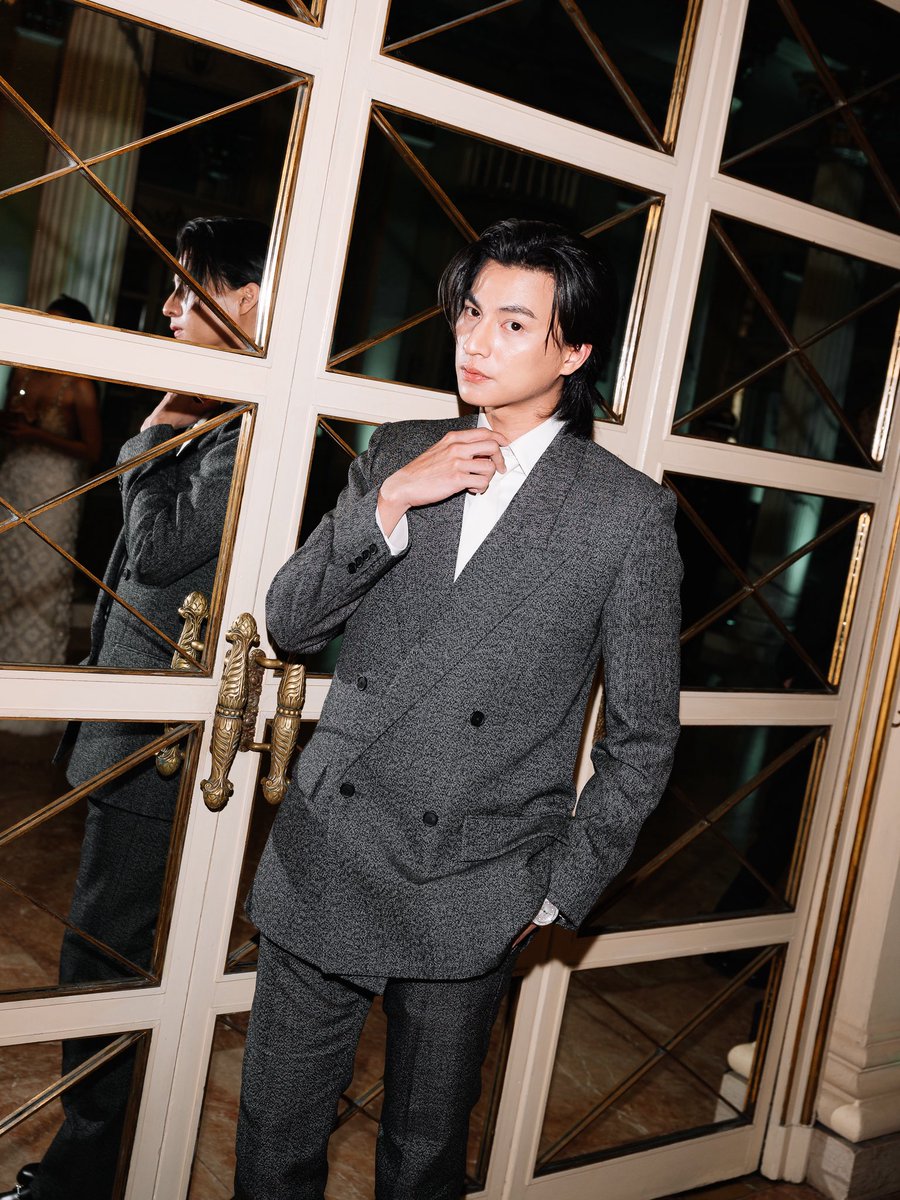 _twentyfournew_'s tweet photo. “กลัฟ คณาวุฒิ” หล่อลักชู! ออร่าระดับโลก นักแสดงไทยคนเดียว บน Green Carpet
ร่วมงานสุดยิ่งใหญ่ CNMI Sustainable Fashion Awards ในฐานะแบรนด์แอมบาสเดอร์ GUCCI

#CNMISustainableFashionAwards #GulfKanawut @gulfkanawut #GulfKanawut #กลัฟคณาวุฒิ
 https://t.co/wHcNfnuoiO https://t.co/ikSo7yvQxx
