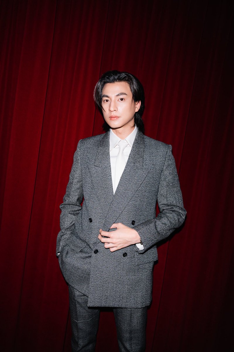 _twentyfournew_'s tweet photo. “กลัฟ คณาวุฒิ” หล่อลักชู! ออร่าระดับโลก นักแสดงไทยคนเดียว บน Green Carpet
ร่วมงานสุดยิ่งใหญ่ CNMI Sustainable Fashion Awards ในฐานะแบรนด์แอมบาสเดอร์ GUCCI

#CNMISustainableFashionAwards #GulfKanawut @gulfkanawut #GulfKanawut #กลัฟคณาวุฒิ
 https://t.co/wHcNfnuoiO https://t.co/ikSo7yvQxx