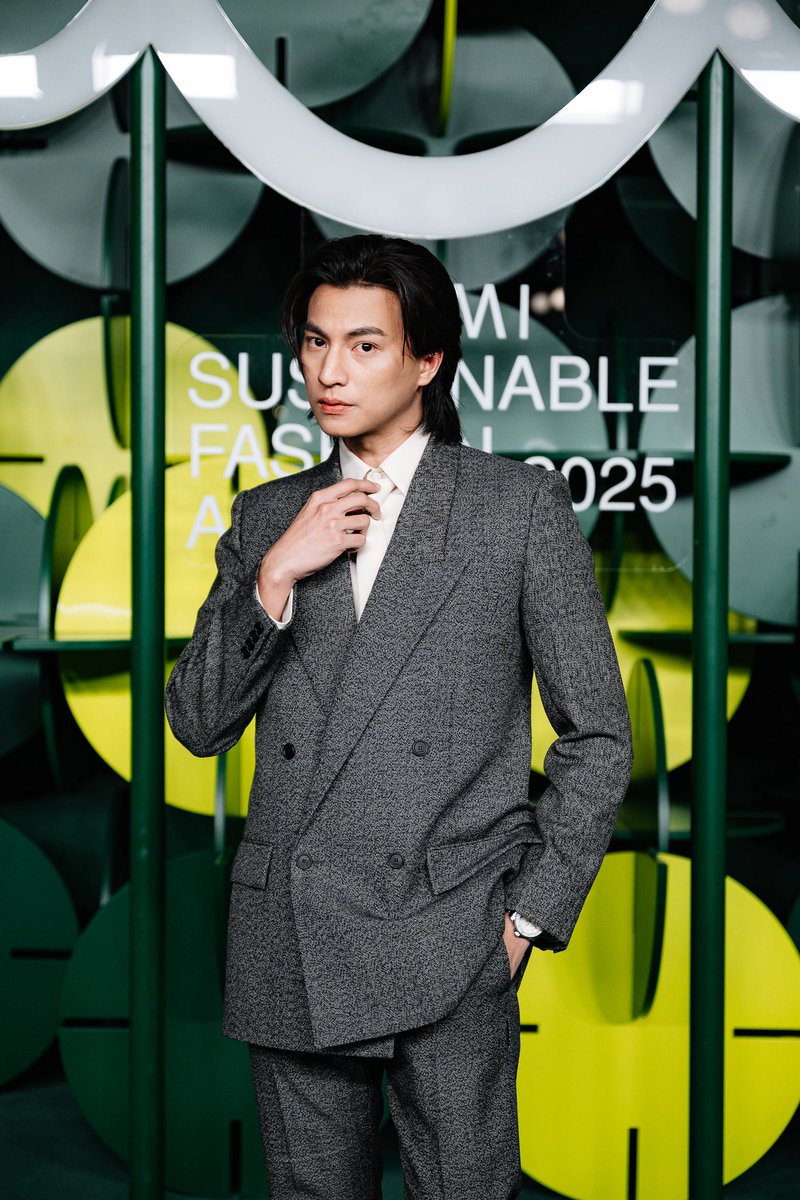 _twentyfournew_'s tweet photo. “กลัฟ คณาวุฒิ” หล่อลักชู! ออร่าระดับโลก นักแสดงไทยคนเดียว บน Green Carpet
ร่วมงานสุดยิ่งใหญ่ CNMI Sustainable Fashion Awards ในฐานะแบรนด์แอมบาสเดอร์ GUCCI

#CNMISustainableFashionAwards #GulfKanawut @gulfkanawut #GulfKanawut #กลัฟคณาวุฒิ
 https://t.co/wHcNfnuoiO https://t.co/ikSo7yvQxx