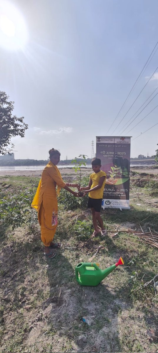 greenindiaf's tweet photo. नदी उत्सव मे स्थानीय लोगों की रूचि देख कर बहुत ही आनंद आया और उनका भी पर्यावरण नदी पर समझ काबिले तारीफ रही कई जगहों पर सम्भव है लोगो का आना जाना रहता हो जागरूकता को लेकर 🌱🌳🙏 https://t.co/jCwM5IR2p0