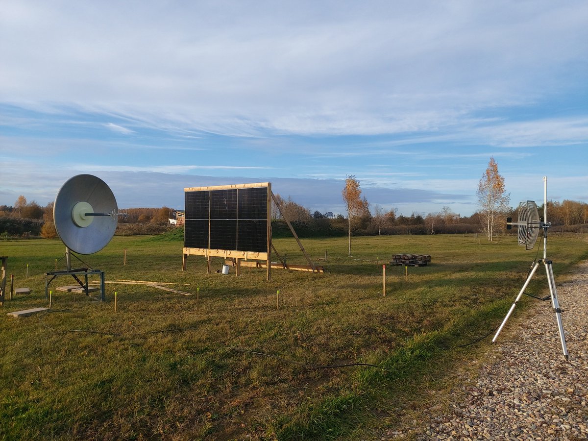 SoliTek_EU's tweet photo. Do solar modules in noise barriers disrupt mobile networks? 📡
Together with Vilnius University & VILNIUS TECH, we tested it – and found the opposite: PV barriers don’t block signals, they can even help keep them stronger.
Win-win: green energy + less noise! 🌍✅
#SoliTek https://t.co/5nPvUmzRCO