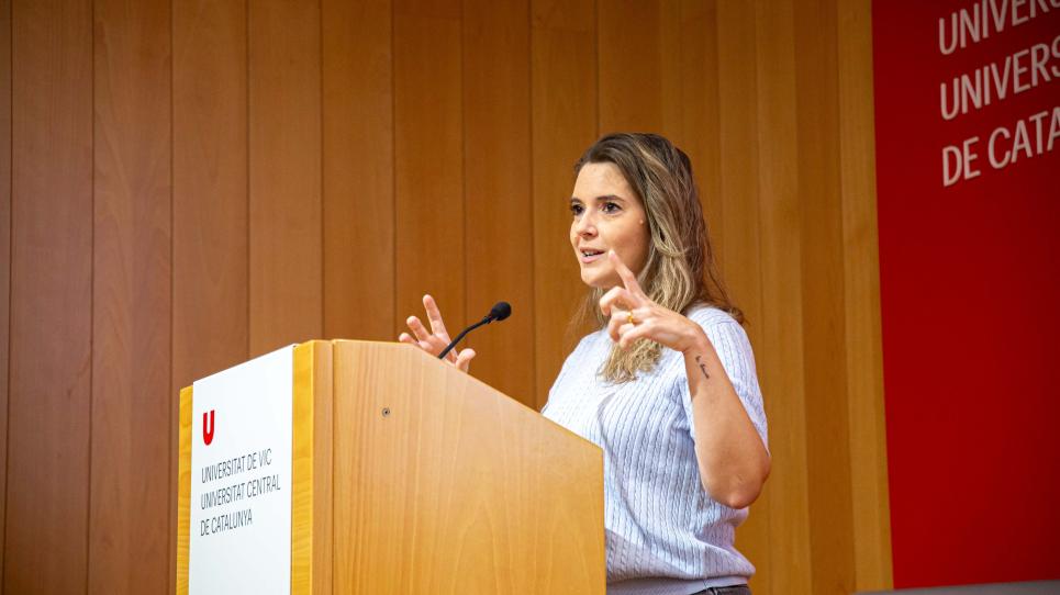 UDivulga's tweet photo. 📰Dimecres es va celebrar la primera sessió del curs 25-26 de @uvic_TLCs 📚amb la Dra. Mireia Ortega i una reflexió sobre la ciència i l’atzar. Cultura científica en diàleg! 
Activitat dintre les #NitRecerCat de la #CatalunyaCentral
👉https://t.co/LumlezRRUd https://t.co/kRya4QOkD6