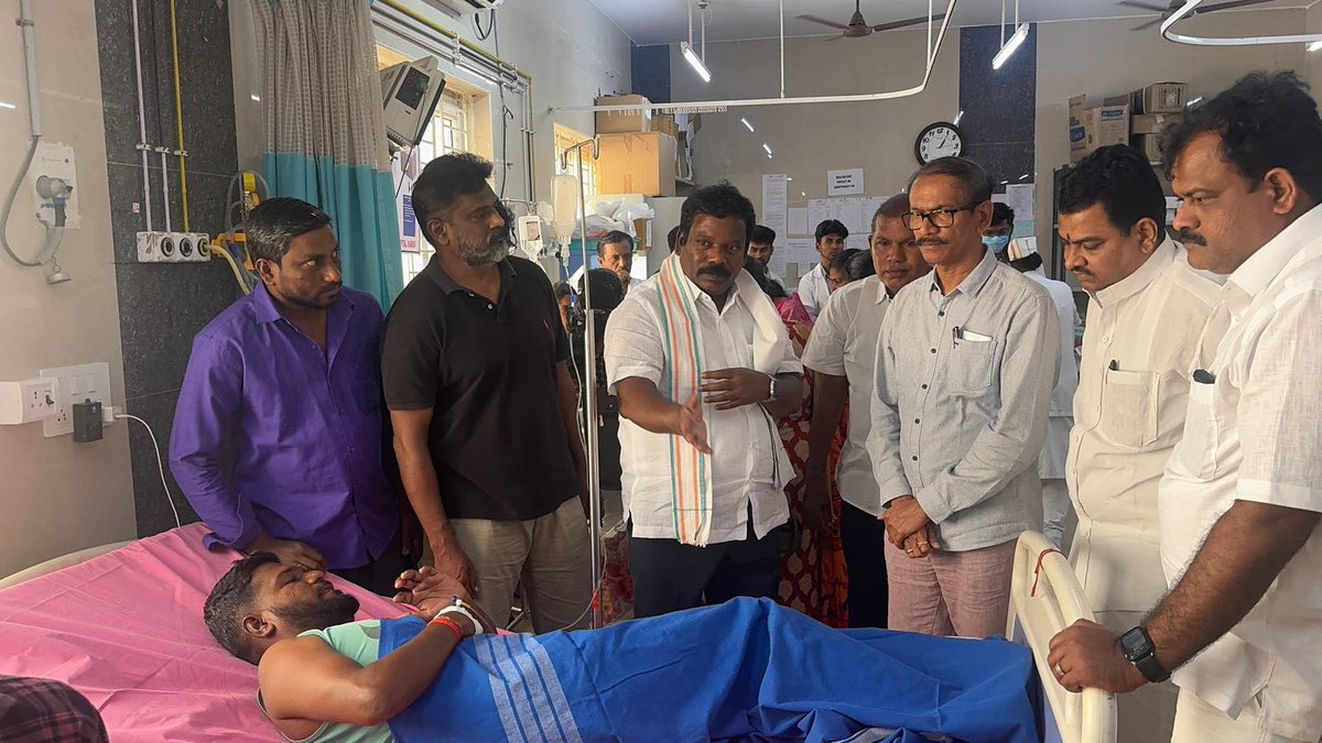 girishgoaINC's tweet photo. Visited the Government Medical College Hospital, Karur, and inquired about the 40 injured victims of the tragic stampede. PCC President @SPK_TNCC apprised me of the situation, and together we visited the incident site to console the bereaved families.

Also met MP Ms.@jothims and discussed the financial support to be extended by AICC.

The loss of precious lives, including children, is deeply heartbreaking. My prayers are with the families for strength in this difficult time, and I wish a speedy recovery to all those injured.

Congress workers are on the ground in Karur, extending every possible support to the victims and their families. AICC General Secretary (Organisation) Shri @kcvenugopalmp will also be visiting Karur to issue financial assistance to the families who have lost their loved ones.