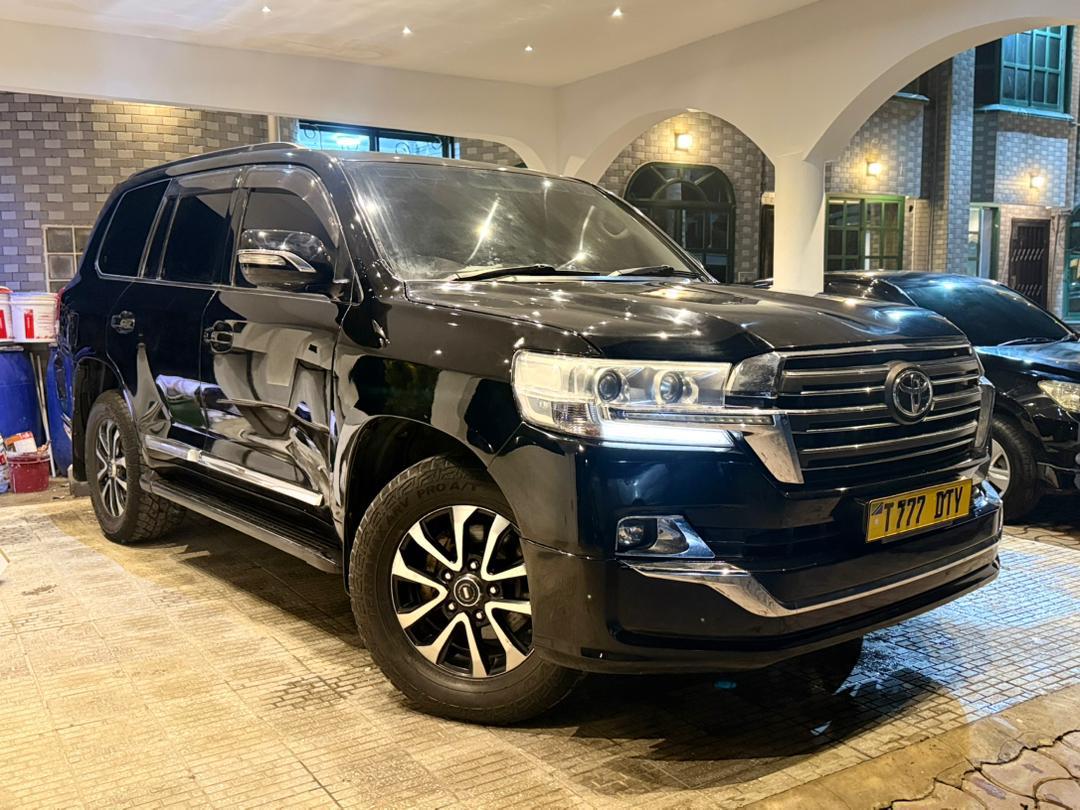 Calvnminja's tweet photo. Price/Bei: 68M
Registration #DTY
Toyota LandCruiser 200
Year: 2o1o
Petroleum
Automatic
7 seater
Rear ac
Sports rims
Full bodykit
Rear spoiler
Uplifted to 2o2o
Super clean
Location: Da'slaam
phone 0769990121 https://t.co/JAcoDLqckt