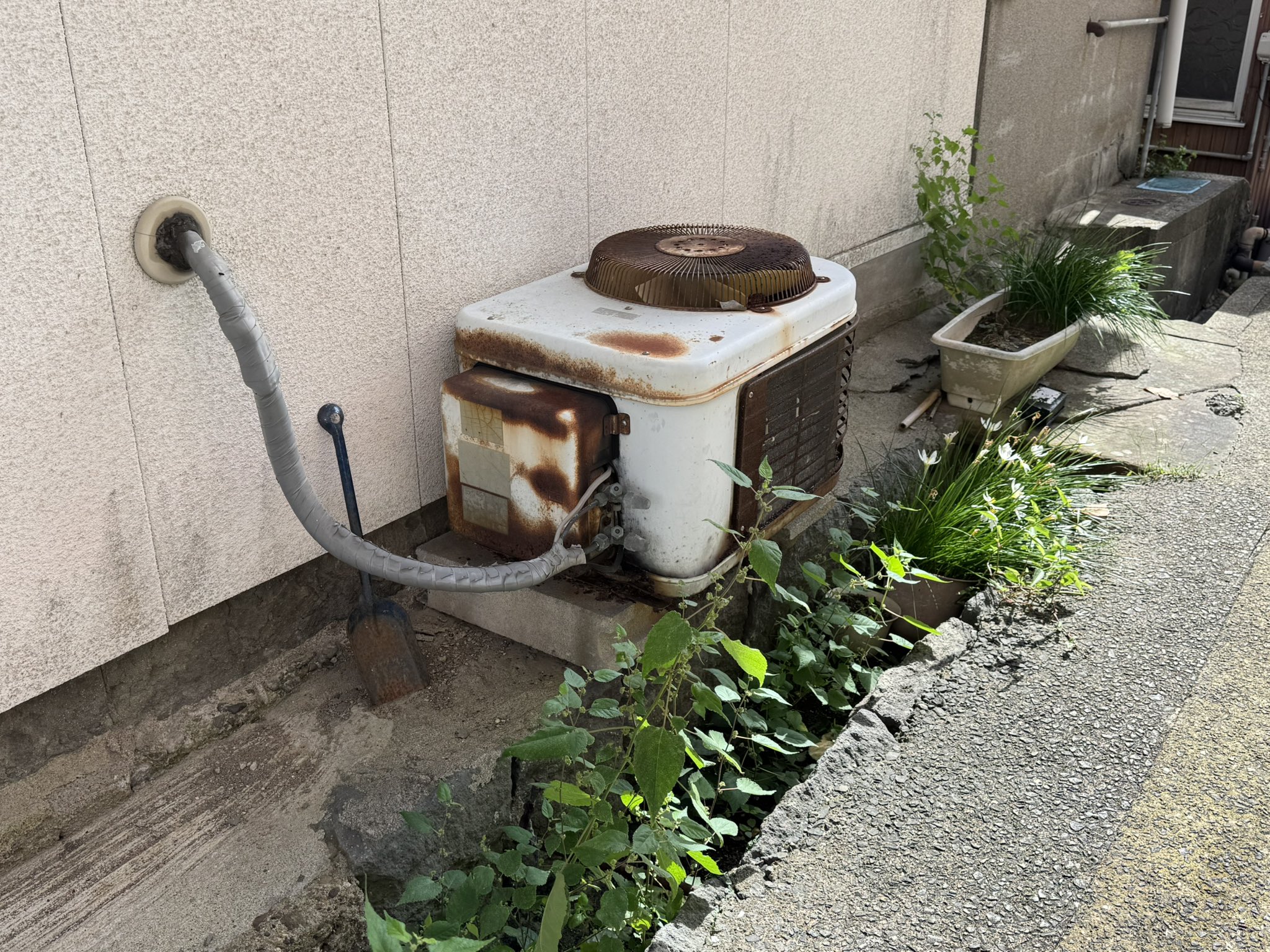 室外機 - Search / X