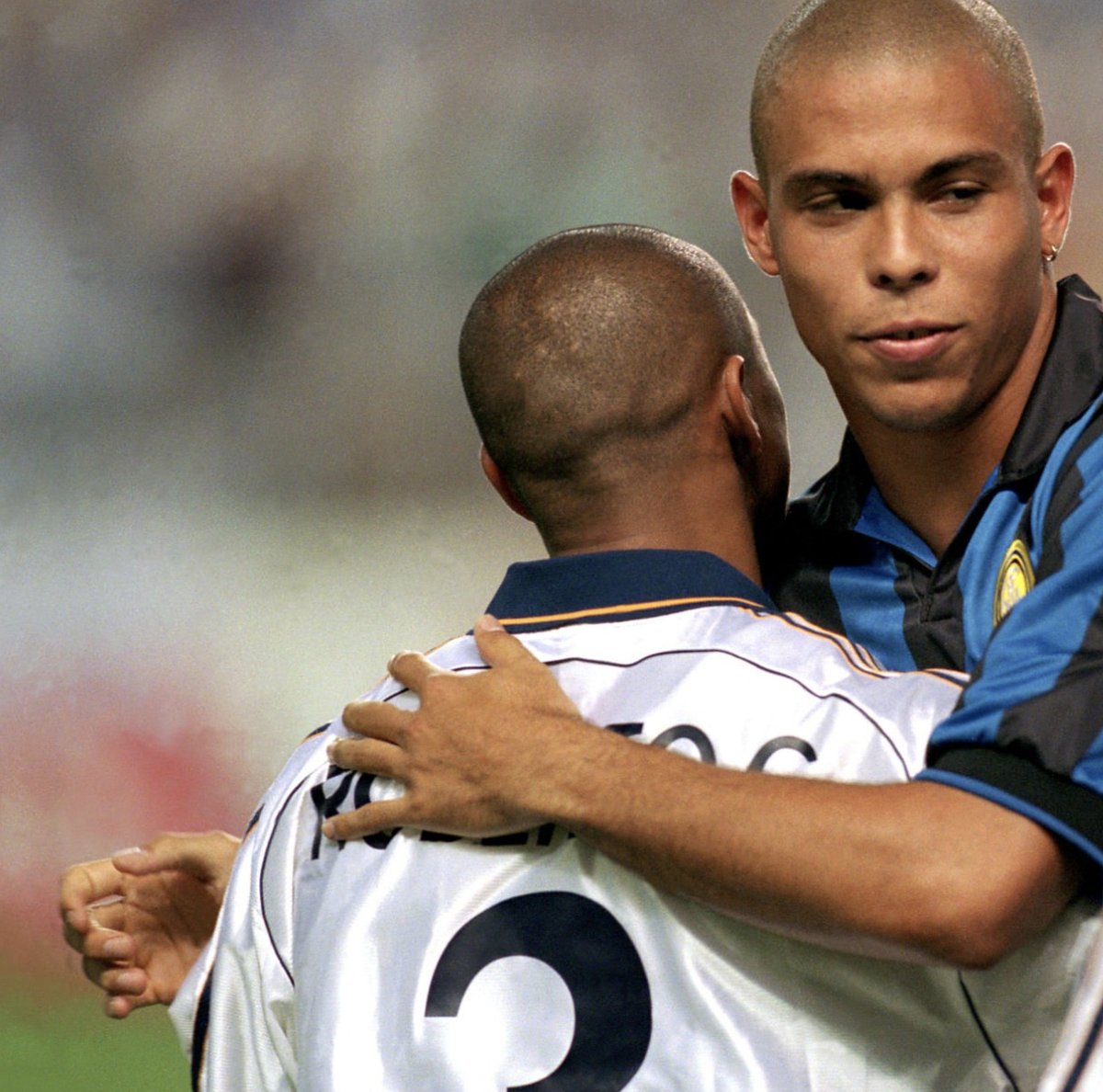 90sfootball's tweet photo. Roberto Carlos and Ronaldo 🇧🇷 https://t.co/3i1C2WKutu