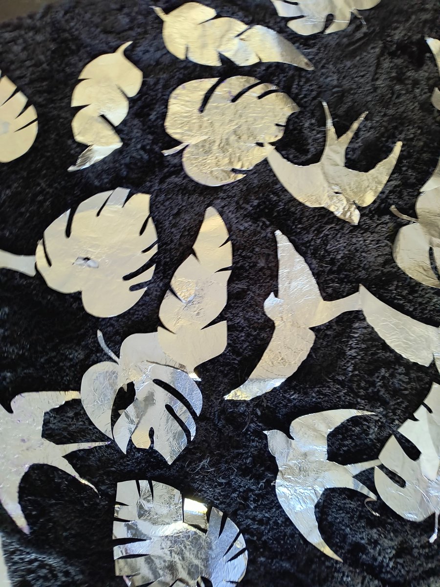 vampiliza's tweet photo. Details for my artwork installation, that took place yesterday in Berlin at Hotel Continental - Art Space in Exile
Everything is hand-painted and hand-cutted 🌿🐦🍎🦜 https://t.co/fAUov62mHR