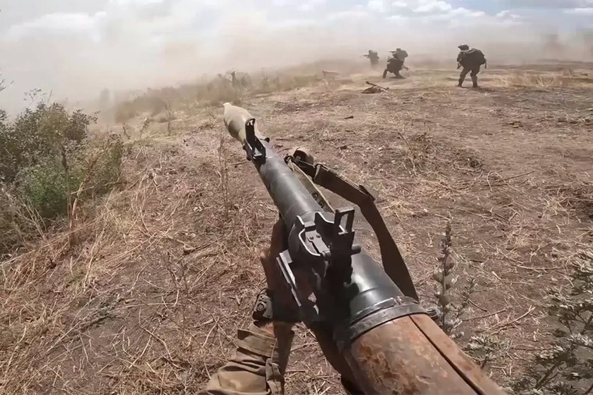 EmilieDefresne's tweet image. Hier samedi, les troupes Est russes ont franchi et ont pénétré les défenses adverses sur 4,5 kilomètres et pris d'assaut #Verbove à la jonction des régions de #Zaporijia et de #Dnipropetrovsk.

L'offensive se déroule actuellement dans une zone déjà en proie à des combats pour le