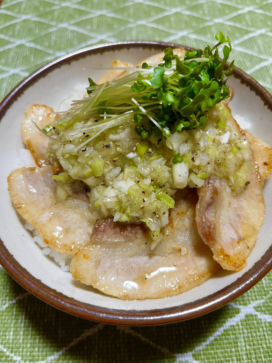 マンダリン (@mandarin_f004) on Twitter photo #おうちごはん
#ロマサガ料理部
#コウケンテツ
超旨味‼︎
本日の夕食は、コウケンテツ (料理研究家)【公式】
<a href="/kohkentetsu14/">コウケンテツ(料理研究家)【公式】</a>さんのレシピより、ねぎ塩豚丼。
さっとできる上にガッツリ美味しいどんぶり飯。
ねぎ塩ダレってどんなにも相性良くて重宝する合わせダレの一つだと思ってます✨ #おうちごはん
#ロマサガ料理部
#コウケンテツ
超旨味‼︎
本日の夕食は、コウケンテツ (料理研究家)【公式】
<a href="/kohkentetsu14/">コウケンテツ(料理研究家)【公式】</a>さんのレシピより、ねぎ塩豚丼。
さっとできる上にガッツリ美味しいどんぶり飯。
ねぎ塩ダレってどんなにも相性良くて重宝する合わせダレの一つだと思ってます✨