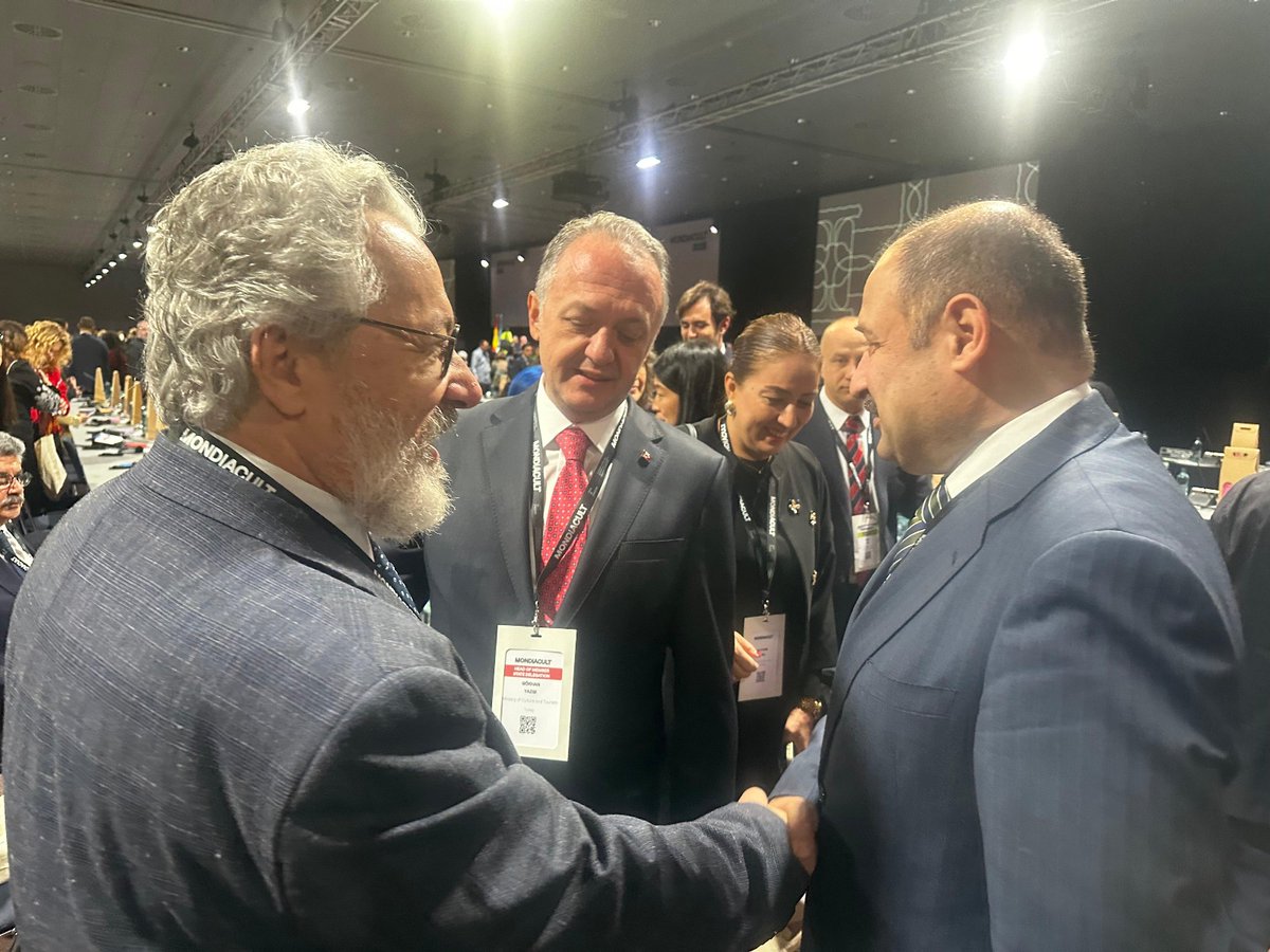 Şanlıurfa Dünya Sahnesinde🌍

UNESCO’nun en büyük kültür buluşması MONDIACULT 2025’te Türkiye’den akredite edilen tek belediye başkanı olarak Şanlıurfa Büyükşehir Belediye Başkanımız Mehmet Kasım Gülpınar, kadim şehrimizi uluslararası arenada temsil ediyor.

📍 Barselona /