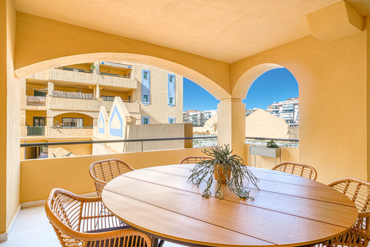 PRICE DROP

Newly renovated four bedroom, three bathroom apartment located in Los Almendros, San Pedro.

Ref: 5354MLA
Price: 699.000€

marbellaliving.com/apartment-for-…

#Losalmendros #Sanpedro #apartment #forsale #sevende #Marbellaliving