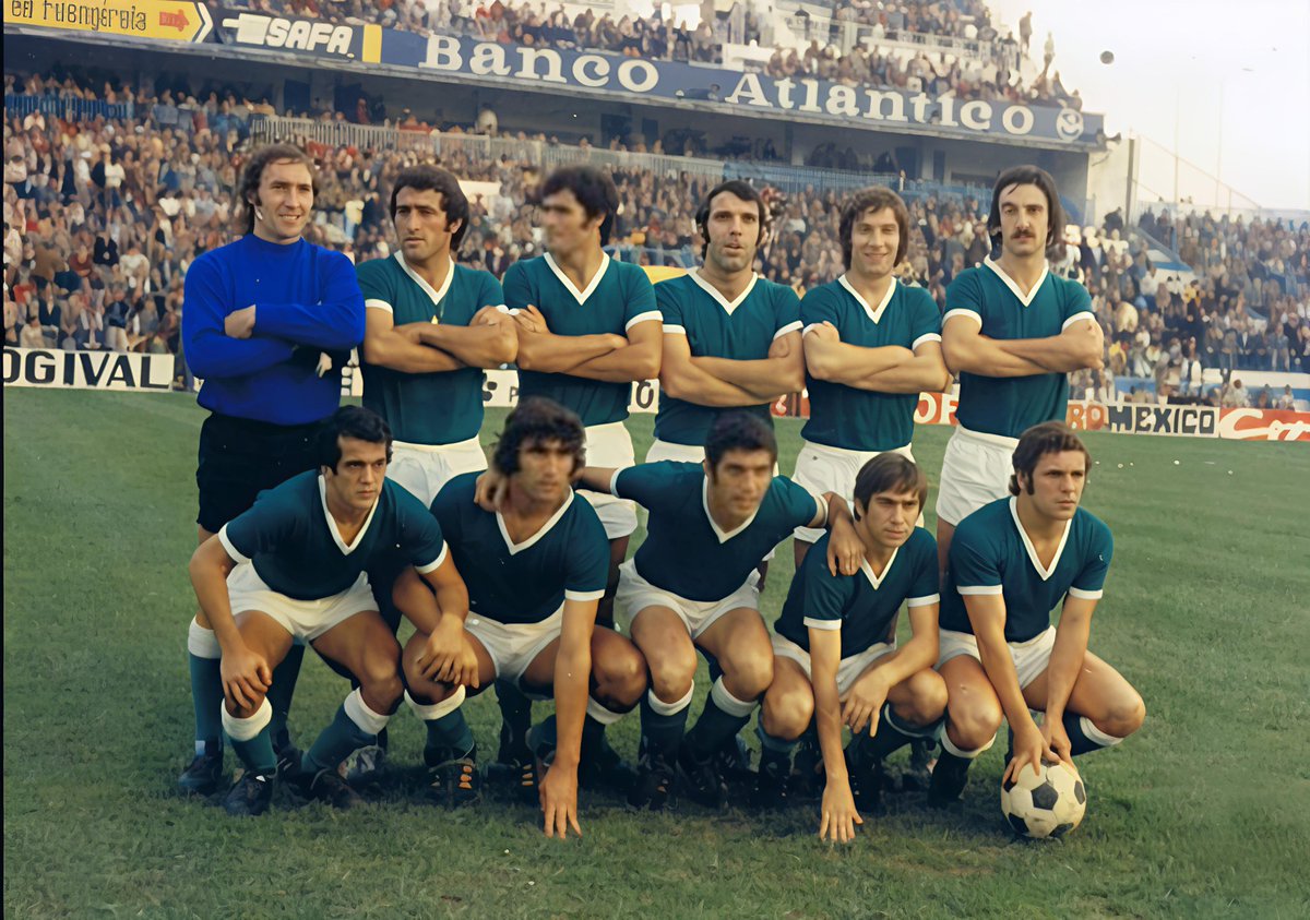 BetisVintage's tweet photo. 1974/75 Esnaola, Bizcocho, Biosca, Sabaté, López, Cobo, Del Pozo, Alabanda, Rogelio, Cardeñosa y Benítez. https://t.co/QDz8UNsNkB