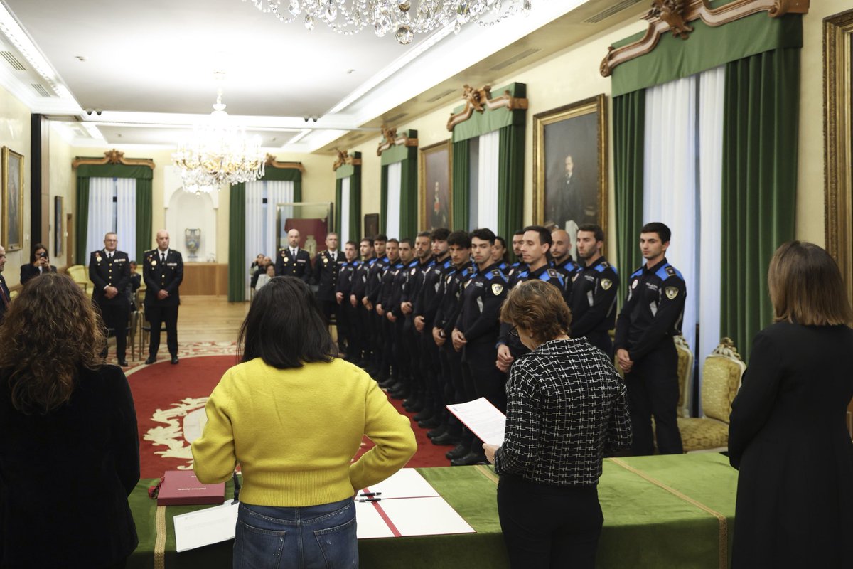 20 nuevos agentes de la Policía Local tomaron posesión de su cargo esta mañana en el Ayuntamiento.

¡Enhorabuena!