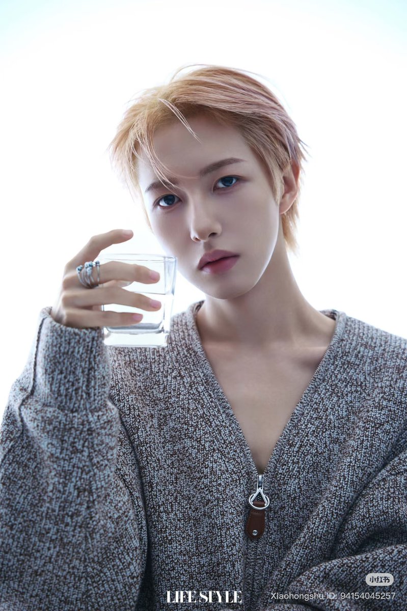 HRJFEED's tweet photo. #renjun for the october 2025 issue of《精品购物指南Lifestyle》💛 https://t.co/vDzfxvyp0Z